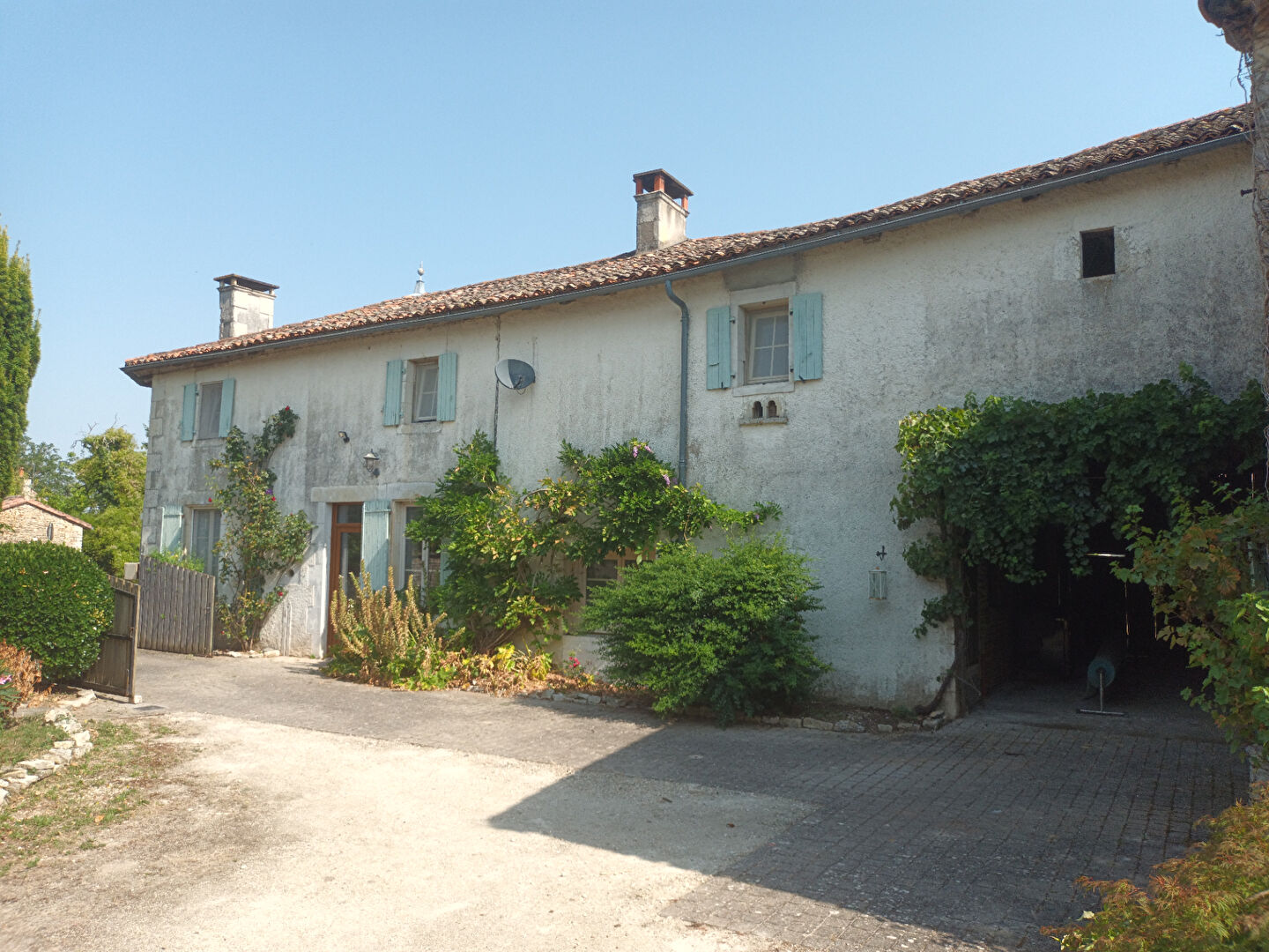 Maison 8 pièces 220 m² · à Champagne le Sec · 220 m² · 120 000 €