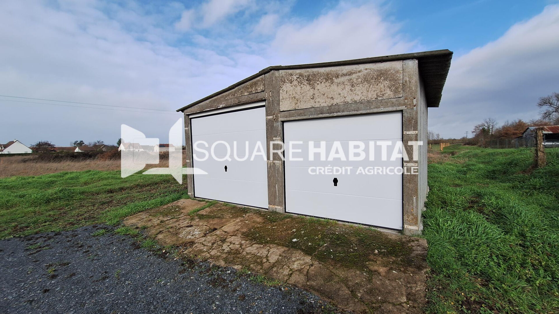 Parking 258 m² · à L Ile Bouchard · 258 m² · 25 000 €