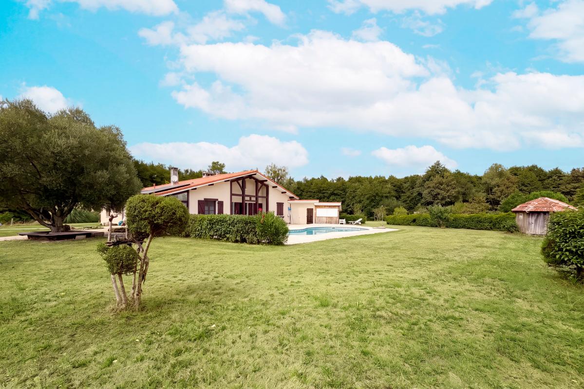 Maison 5 pièces 167 m² · à Le Leuy · 167 m² · 399 000 €