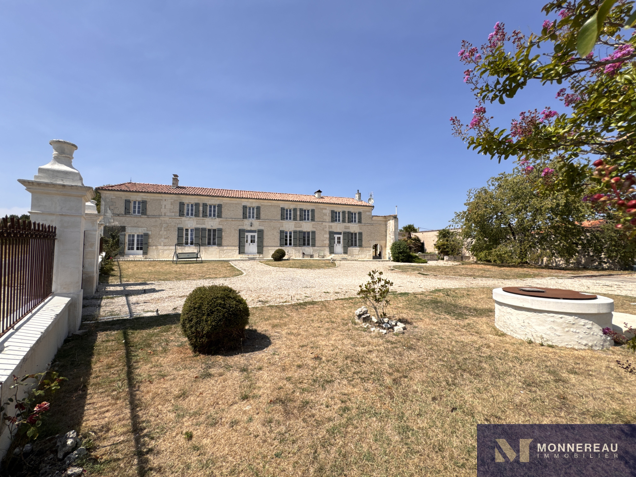 Maison 7 pièces 379 m² · à Mortiers · 379 m² · 585 200 €