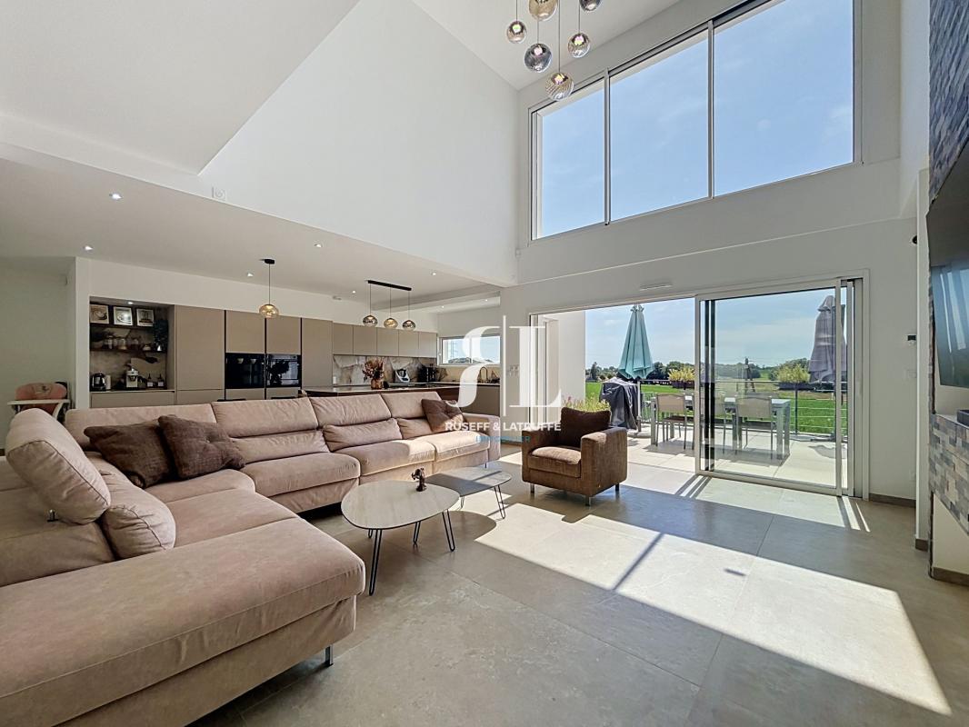 Maison 8 pièces 326 m² · à Caudan · 326 m² · 682 500 €