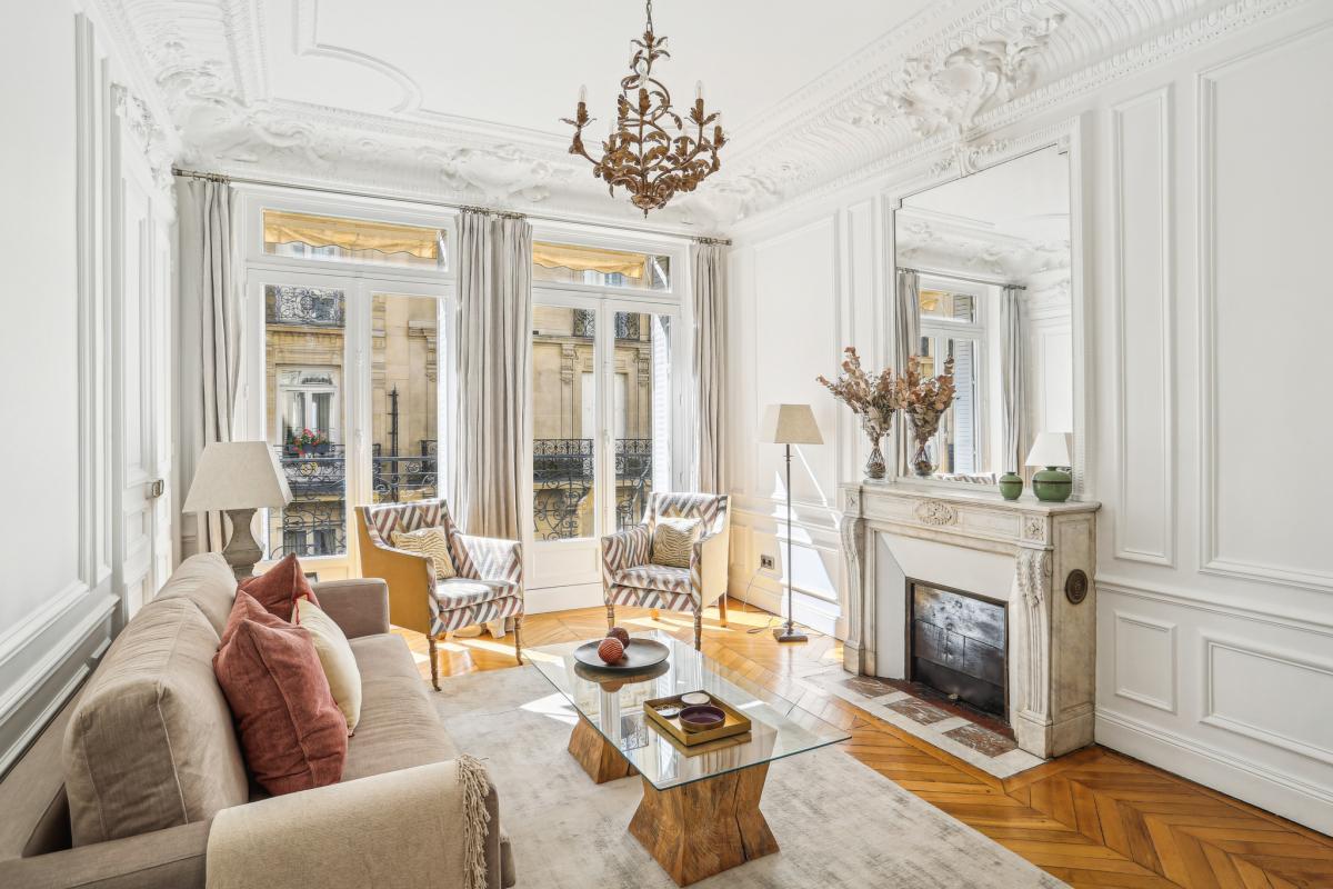 Appartement 3 pièces 70 m² · à Paris 08 · 70 m² · 4 900 €/mois