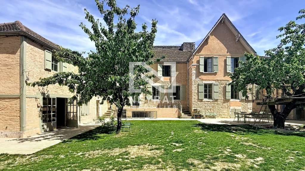 Maison 15 pièces 400 m² · à Givry · 400 m² · 1 166 000 €