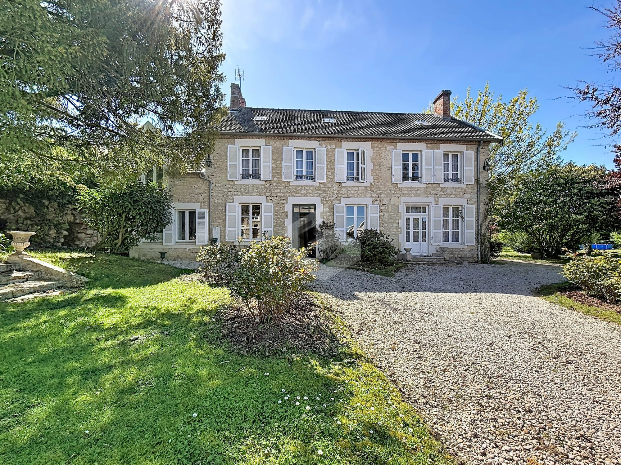 Maison 8 pièces 242 m² · à Villers Franqueux · 242 m² · 630 000 €