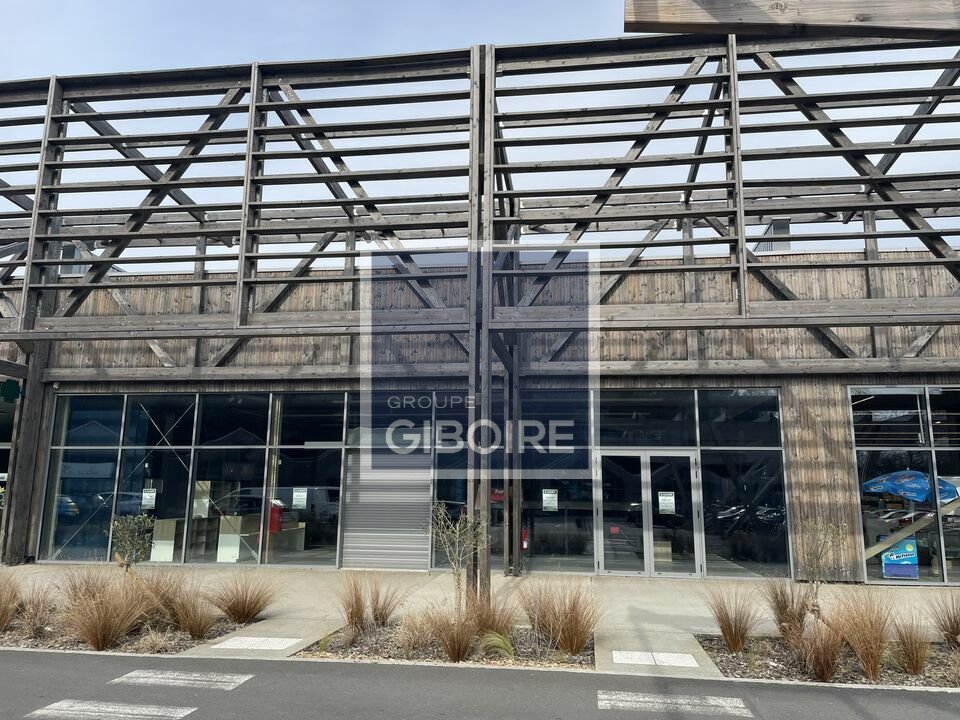 Local commercial 560 m² · à Pellouailles les Vignes · 560 m² · 4 408 €/mois
