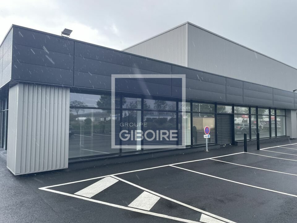 Local commercial 658 m² · à Beaucouze · 658 m² · 6 663 €/mois