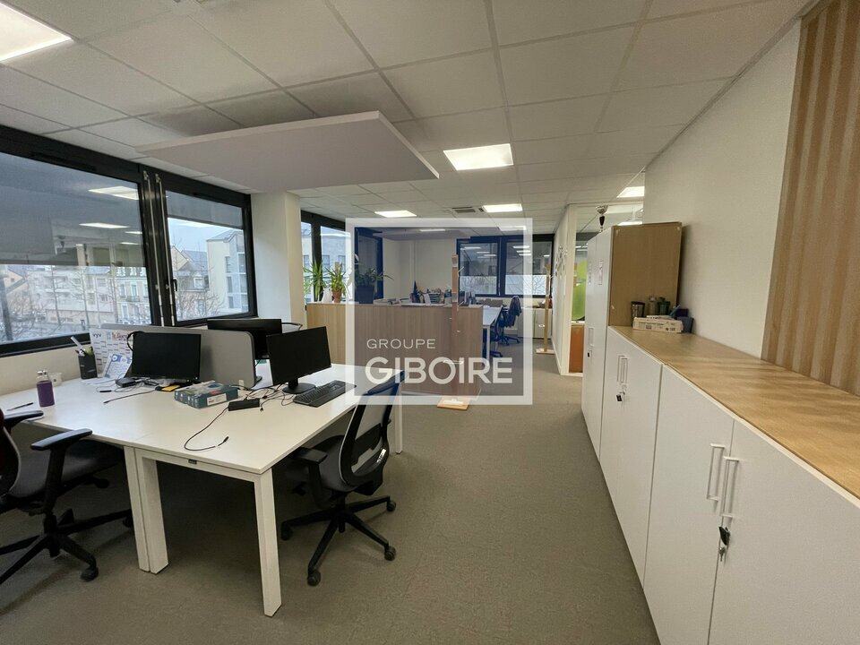 Local commercial 2348 m² · à Angers · 2 348 m² · 35 328 €/mois