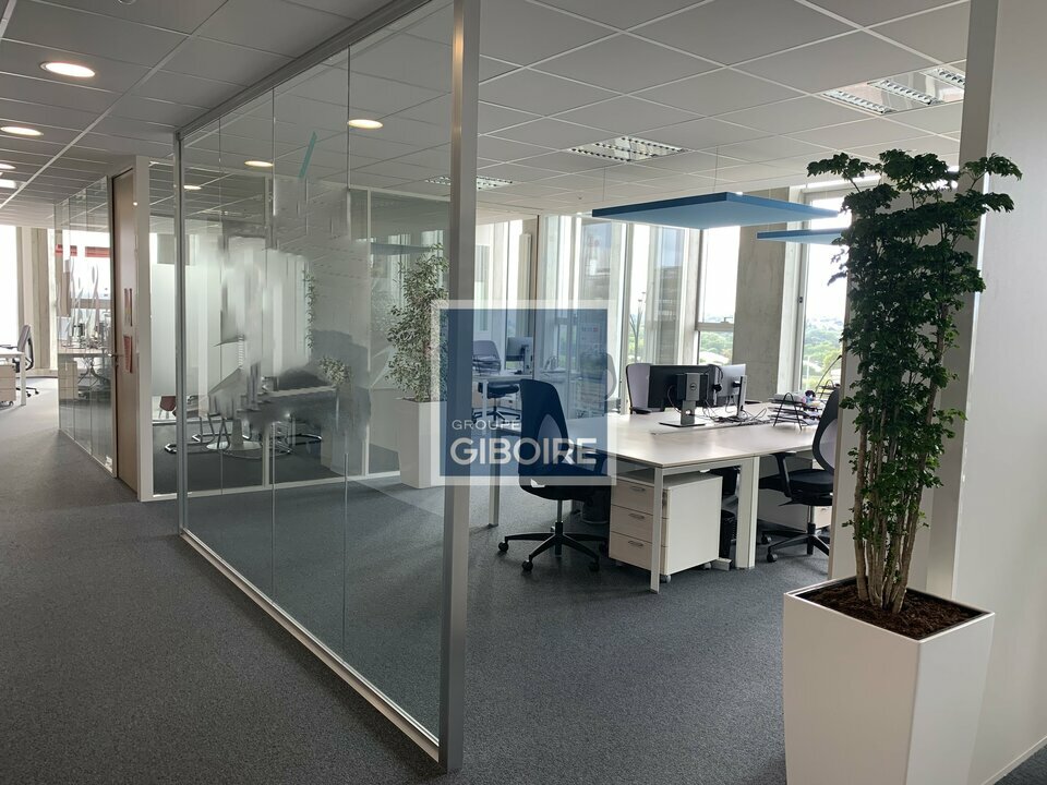 Local commercial 2512 m² · à Angers · 2 512 m² · 32 311 €/mois