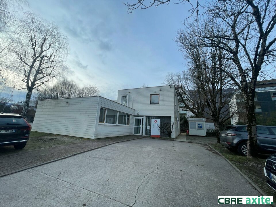 Local commercial 300 m² · à Meylan · 300 m² · 689 000 €