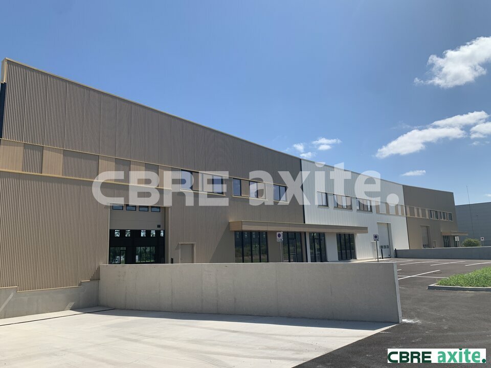Local commercial 3500 m² · à Villefontaine · 3 500 m² · 29 750 €/mois