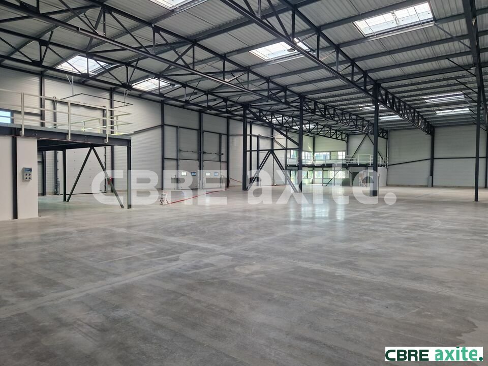 Local commercial 7924 m² · à St Quentin Fallavier · 7 924 m² · 87 848 €/mois