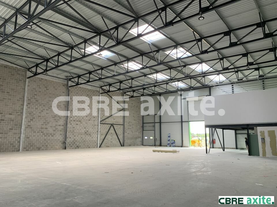 Local commercial 2180 m² · à St Quentin Fallavier · 2 180 m² · 18 979 €/mois