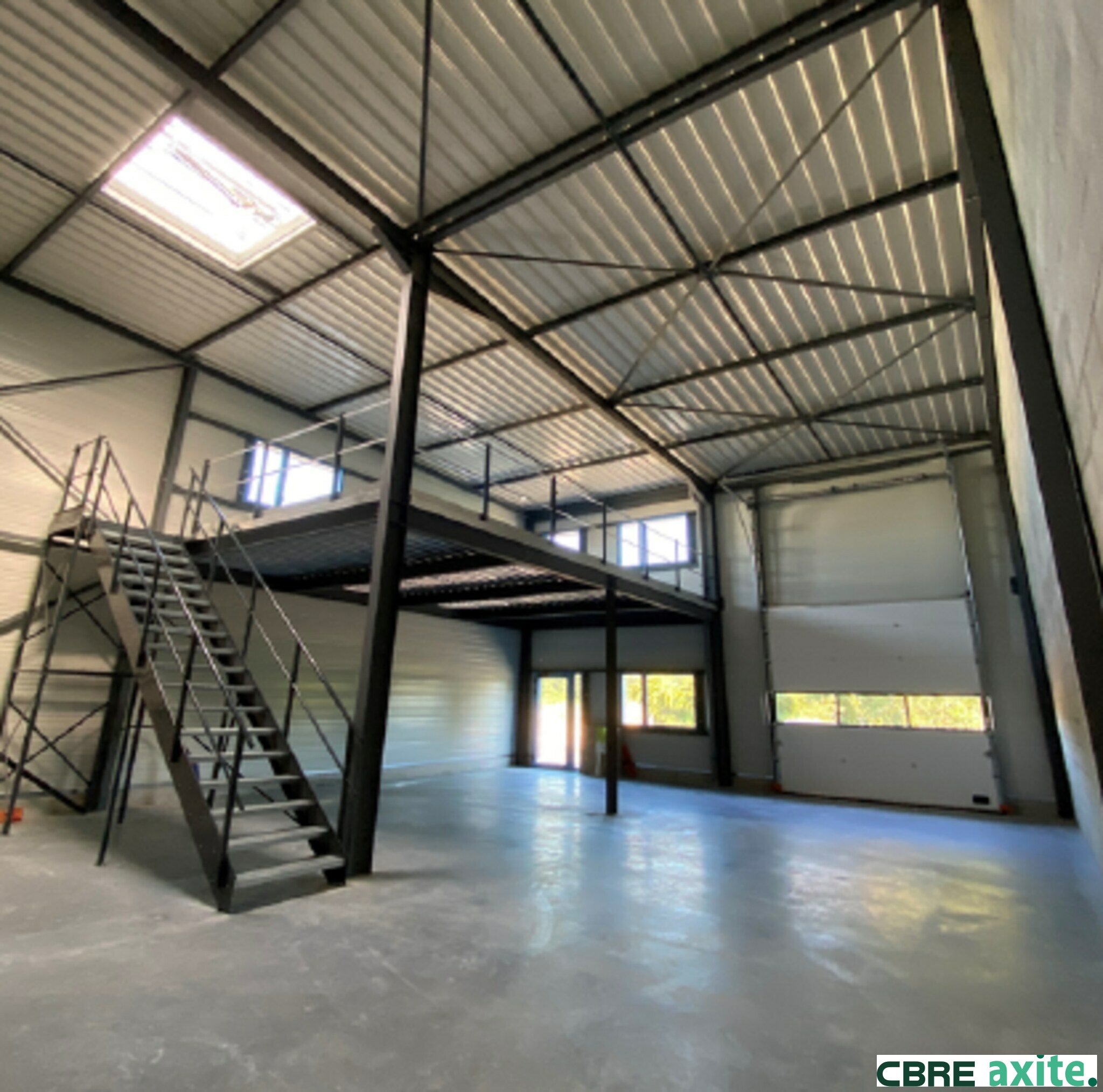 Local commercial 3088 m² · à Sassenage · 3 088 m² · 21 873 €/mois