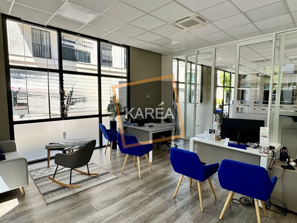 Local commercial 94 m² · à Chessy · 94 m² · 2 302 €/mois