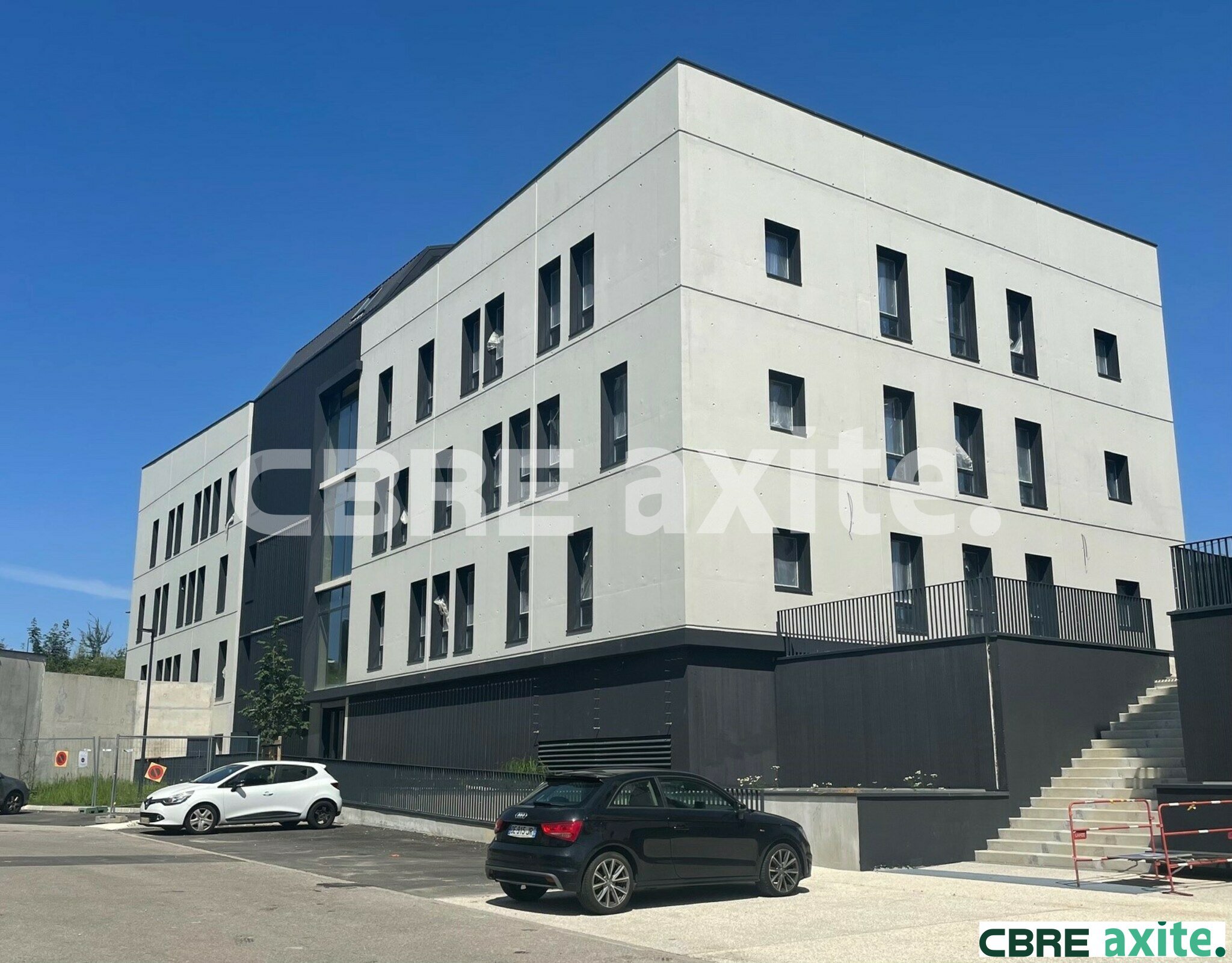Local commercial 483 m² · à Voiron · 483 m² · 6 360 €/mois