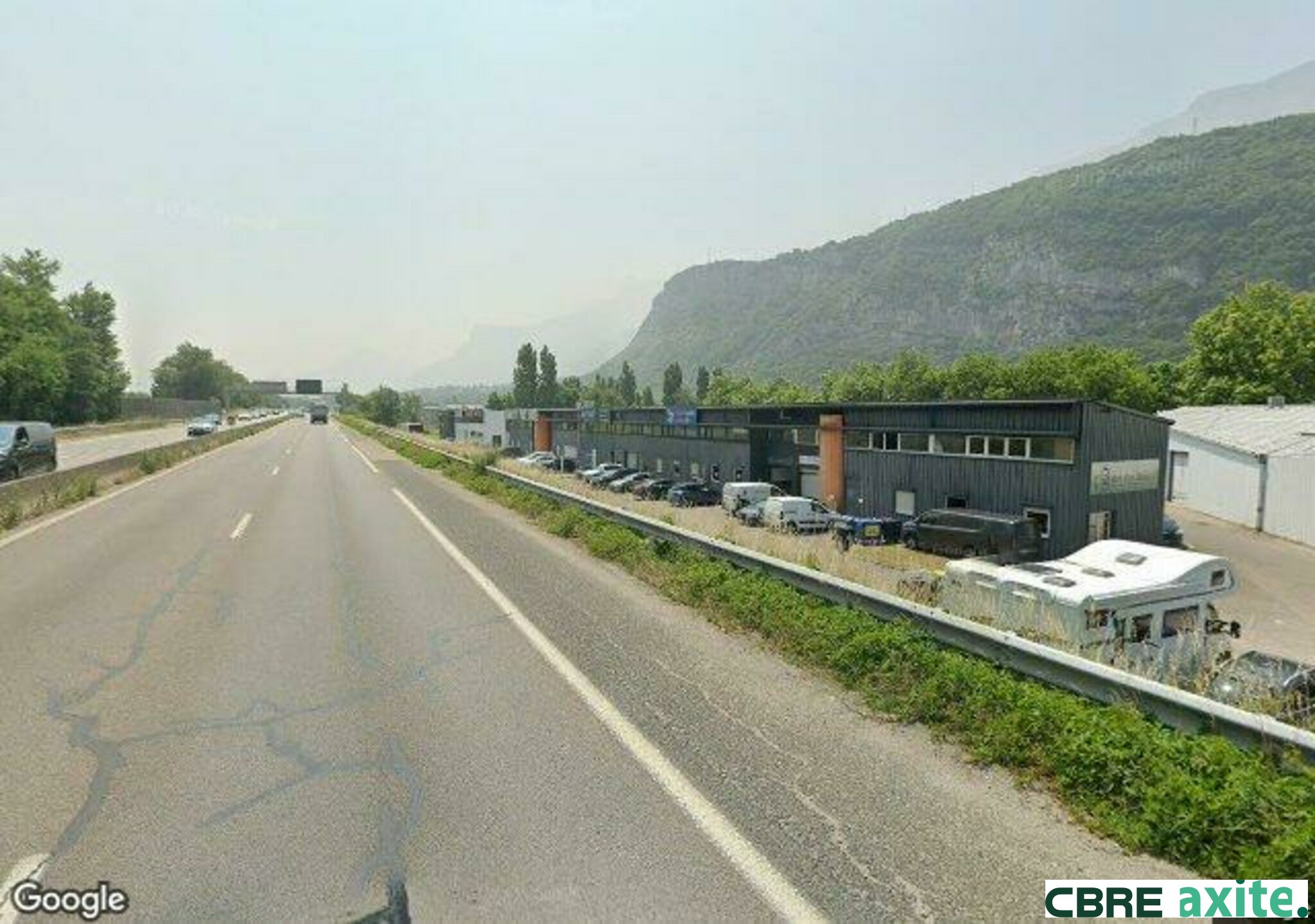 Local commercial 350 m² · à Echirolles · 350 m² · 2 427 €/mois