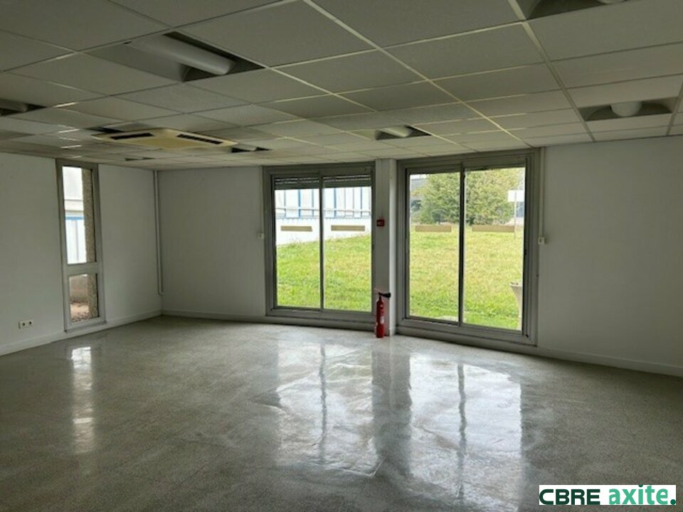 Local commercial 1560 m² · à Meylan · 1 560 m² · 16 250 €/mois