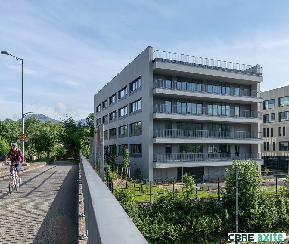 Local commercial 856 m² · à Echirolles · 856 m² · 12 020 €/mois