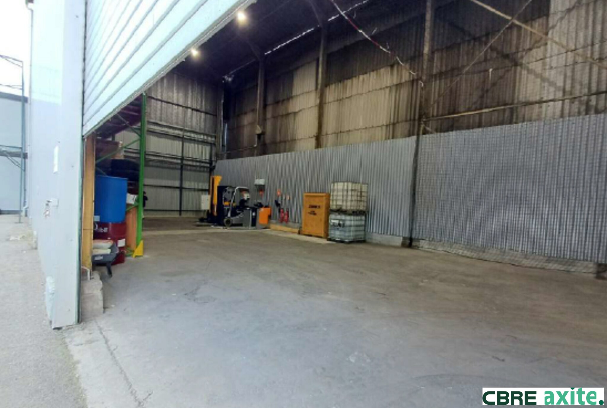 Local commercial 300 m² · à Le Cheylas · 300 m² · 2 500 €/mois