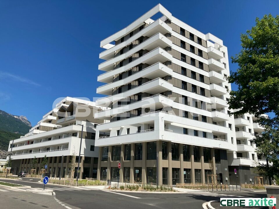 Local commercial 167 m² · à Le Pont de Claix · 167 m² · 225 450 €
