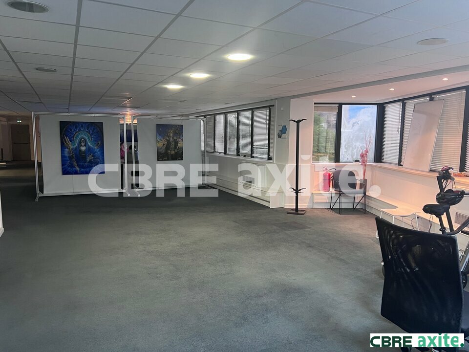 Local commercial 1174 m² · à Grenoble · 1 174 m² · 1 493 328 €