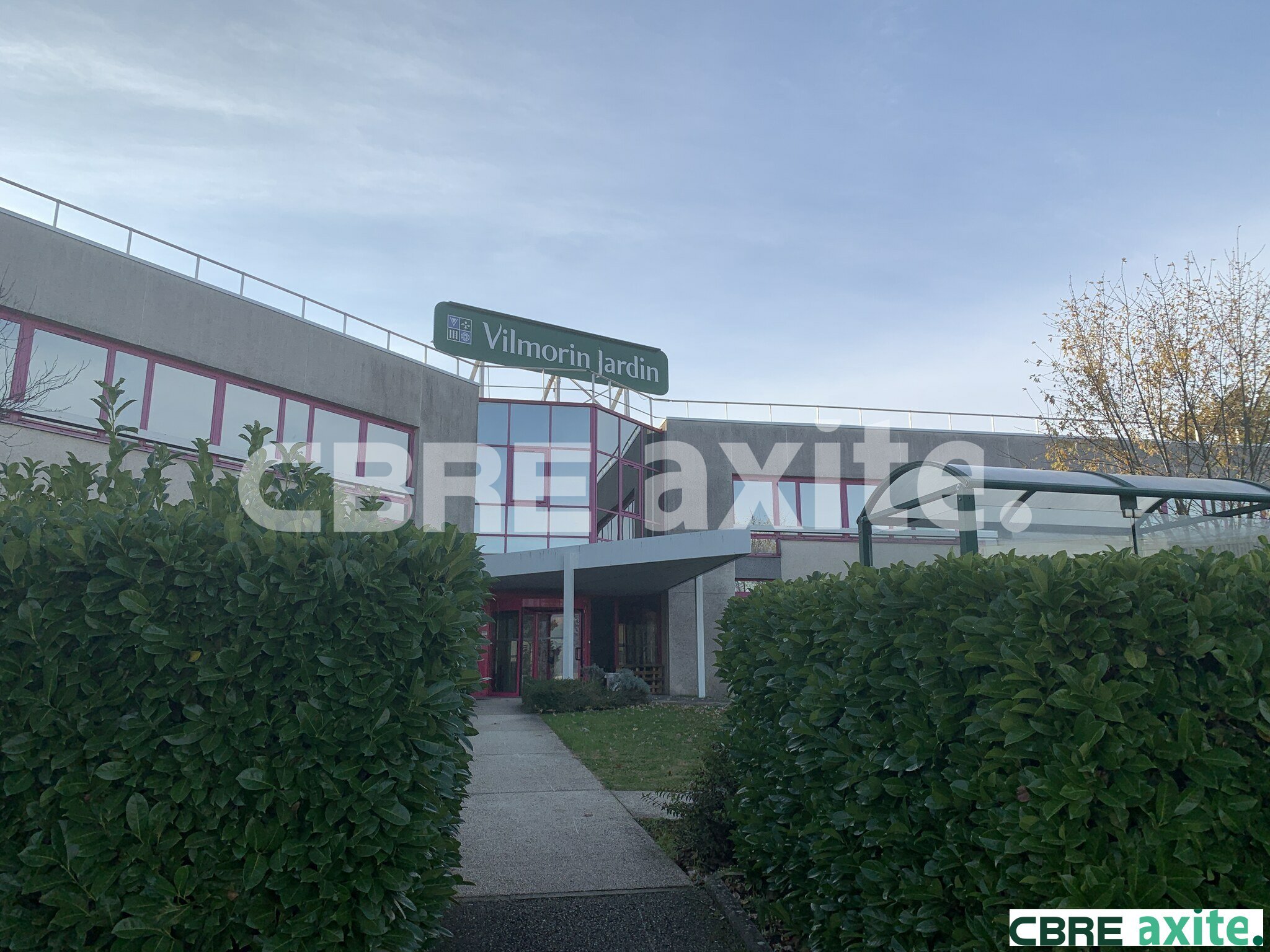 Local commercial 2205 m² · à St Quentin Fallavier · 2 205 m² · 25 963 €/mois