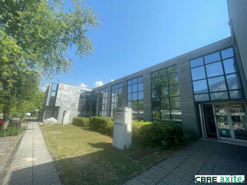 Local commercial 947 m² · à Meylan · 947 m² · 11 688 €/mois