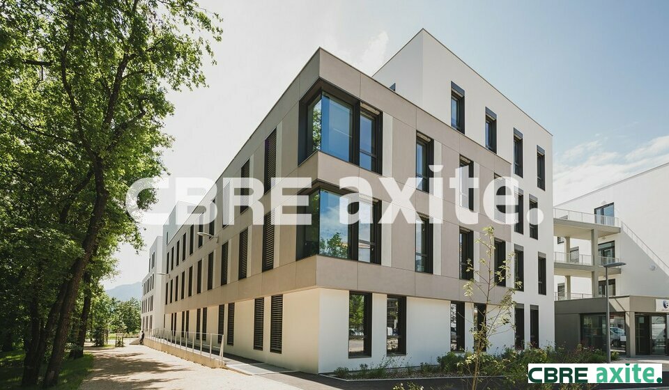 Local commercial 660 m² · à Meylan · 660 m² · 9 359 €/mois