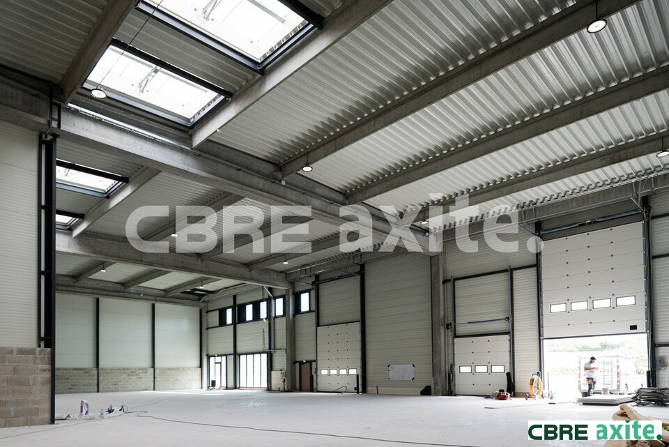Local commercial 1250 m² · à Villefontaine · 1 250 m² · 10 729 €/mois
