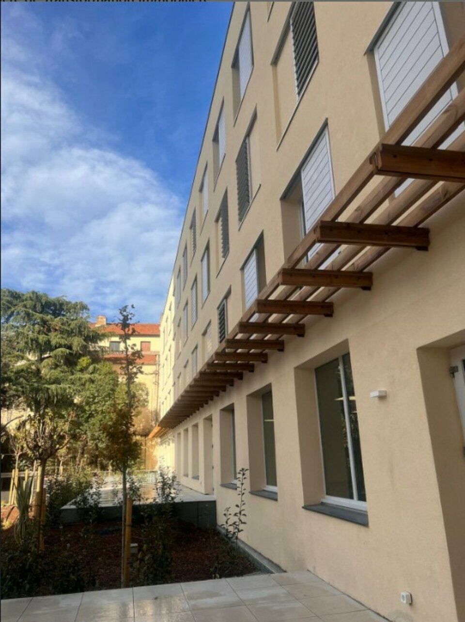 Local commercial 1 pièce 165 m² · à Nimes · 165 m² · 2 222 €/mois
