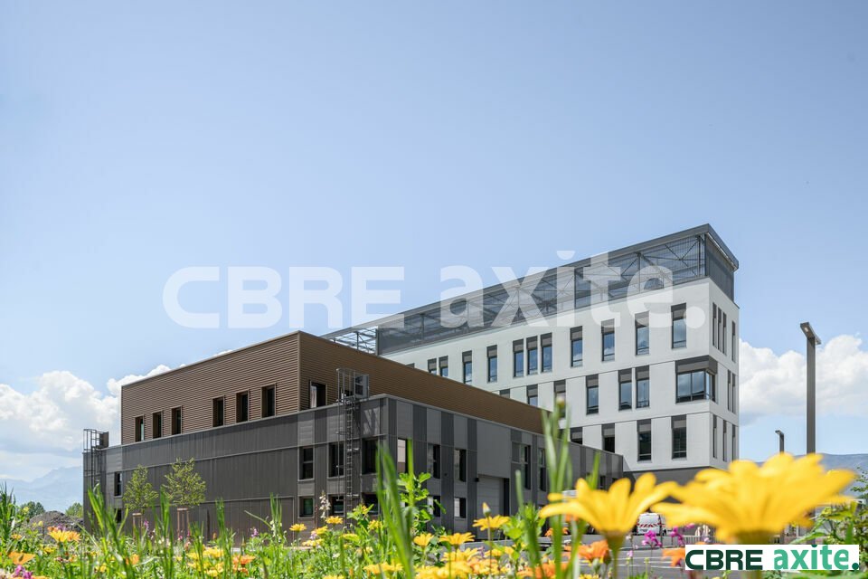 Local commercial 1694 m² · à St Martin D Heres · 1 694 m² · 23 445 €/mois