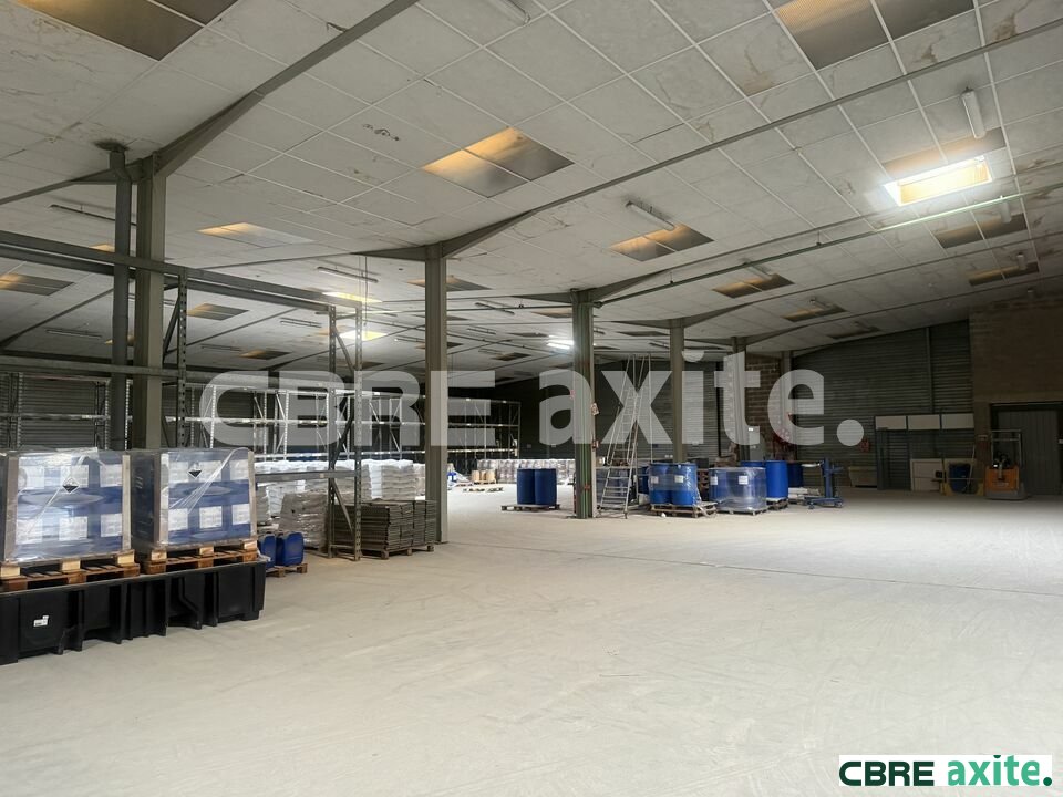 Local commercial 8148 m² · à St Quentin Fallavier · 8 148 m² · 4 080 000 €