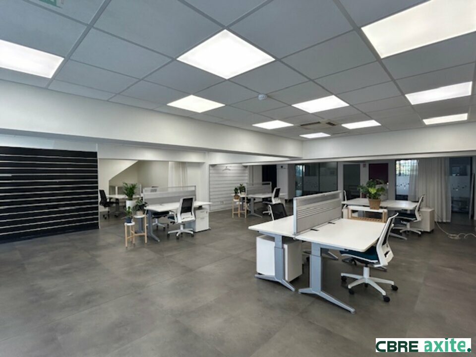 Local commercial 950 m² · à Grenoble · 950 m² · 1 034 800 €