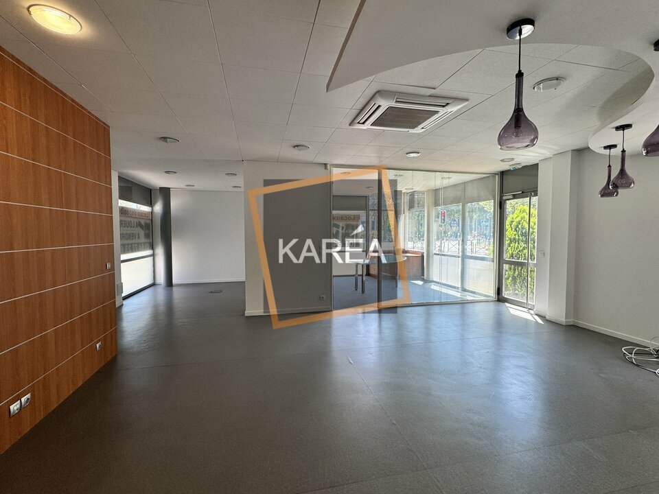 Local commercial 275 m² · à Serris · 275 m² · 3 989 €/mois
