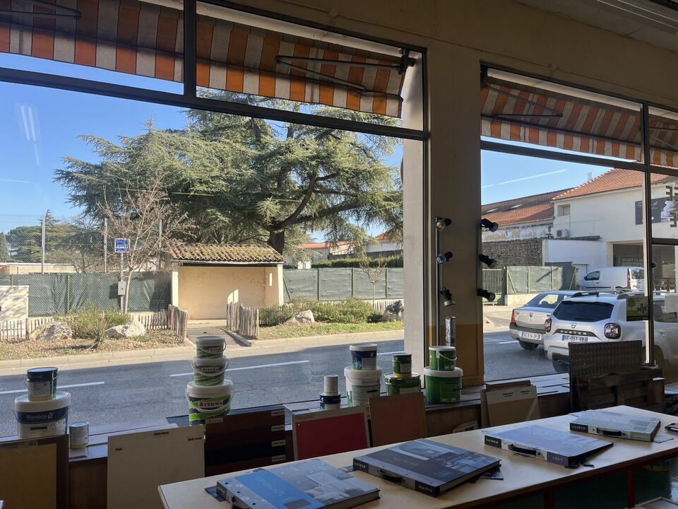 Local commercial 280 m² · à Bagnols sur Ceze · 280 m² · 1 800 €/mois