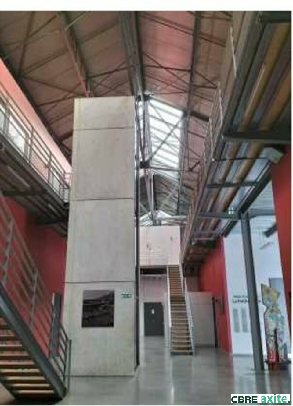 Local commercial 475 m² · à Grenoble · 475 m² · 7 172 €/mois