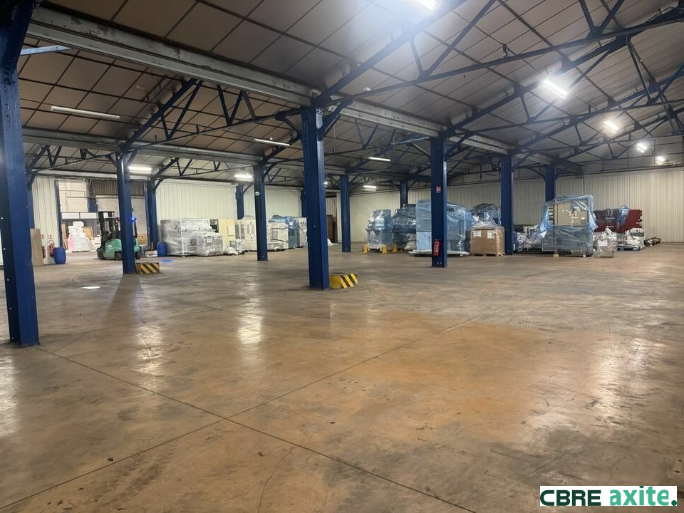 Local commercial 3220 m² · à Froges · 3 220 m² · 15 073 €/mois
