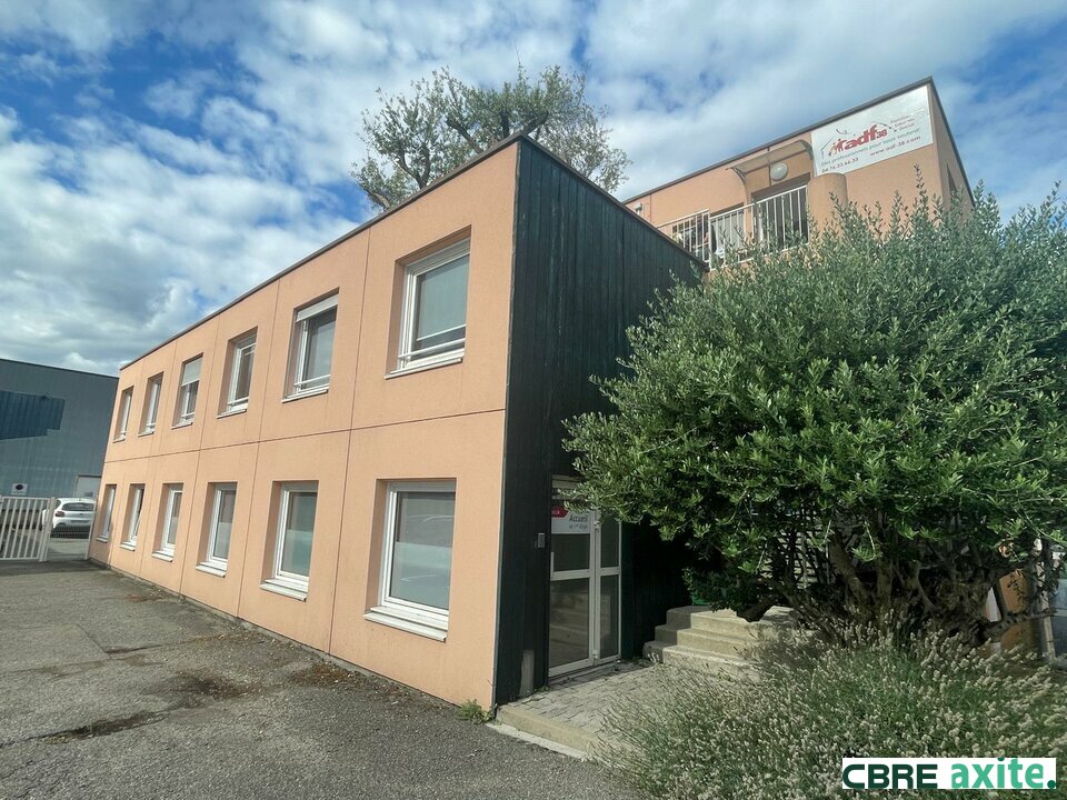 Local commercial 260 m² · à Seyssinet Pariset · 260 m² · 3 792 €/mois