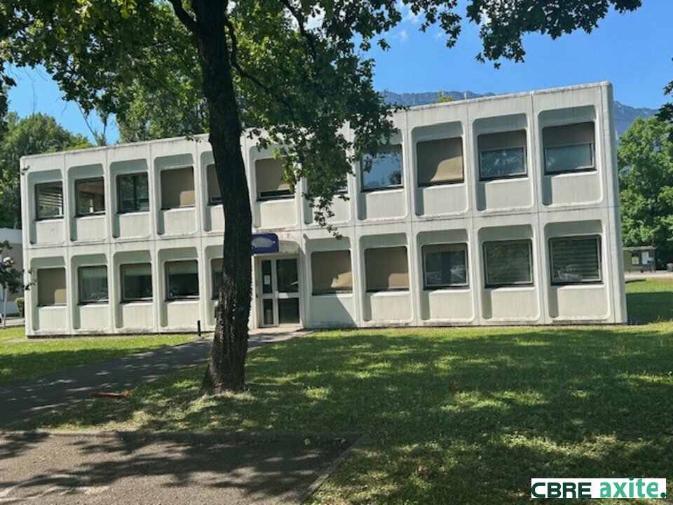 Local commercial 720 m² · à Meylan · 720 m² · 8 371 €/mois