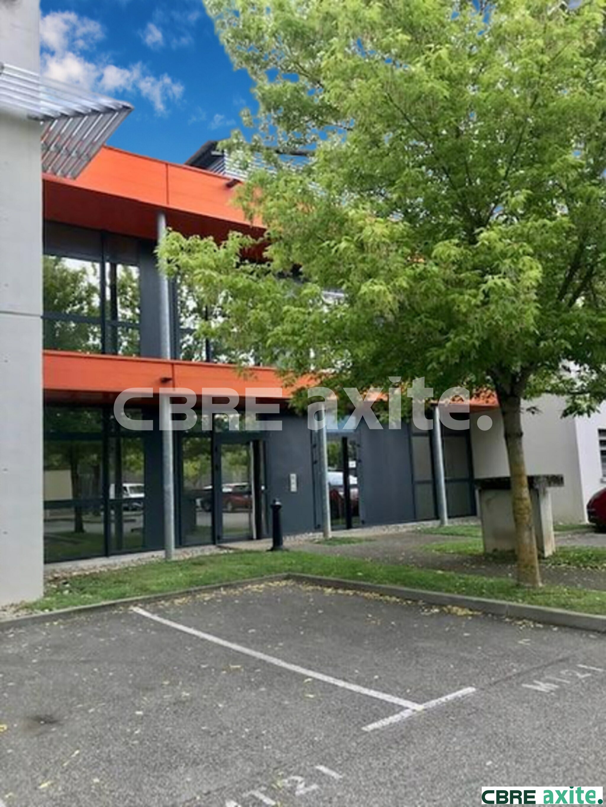 Local commercial 353 m² · à St Martin D Heres · 353 m² · 3 393 €/mois