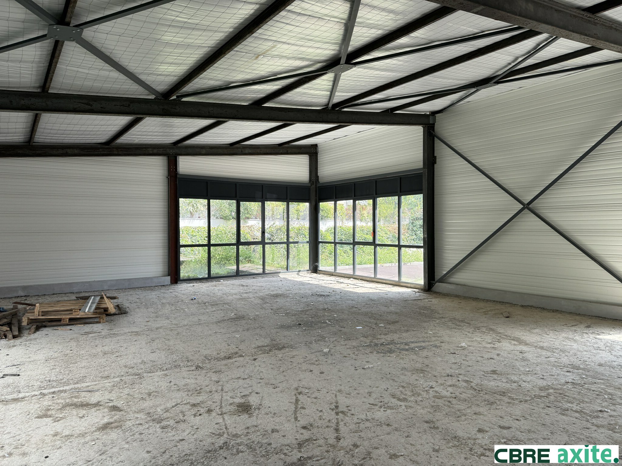 Local commercial 540 m² · à Fontaine · 540 m² · 4 583 €/mois