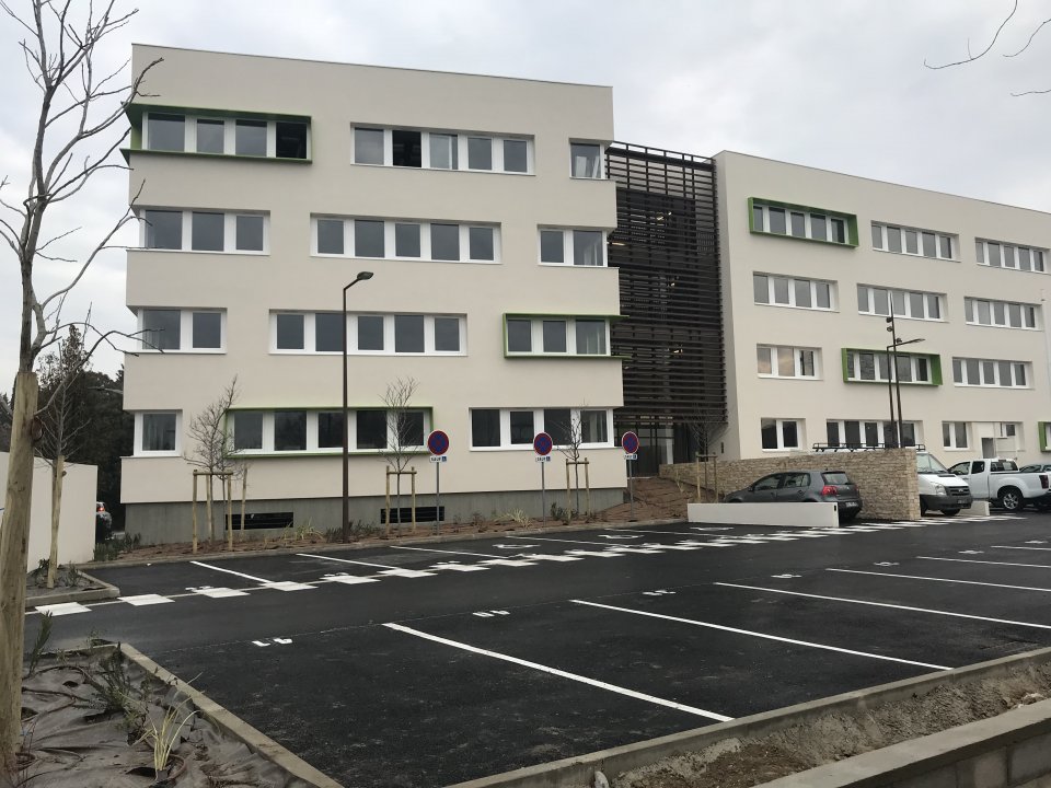 Local commercial 72 m² · à Nimes · 72 m² · 1 022 €/mois