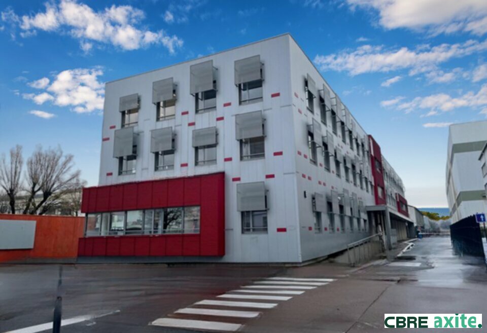 Local commercial 2420 m² · à Grenoble · 2 420 m² · 20 167 €/mois