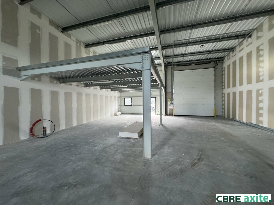 Local commercial 592 m² · à Voiron · 592 m² · 4 800 €/mois