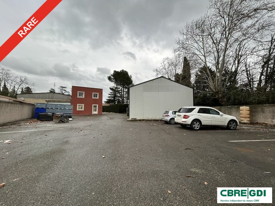Local commercial 850 m² · à Chateaurenard · 850 m² · 6 000 €/mois