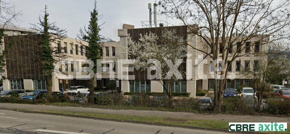 Local commercial 475 m² · à Meylan · 475 m² · 853 300 €