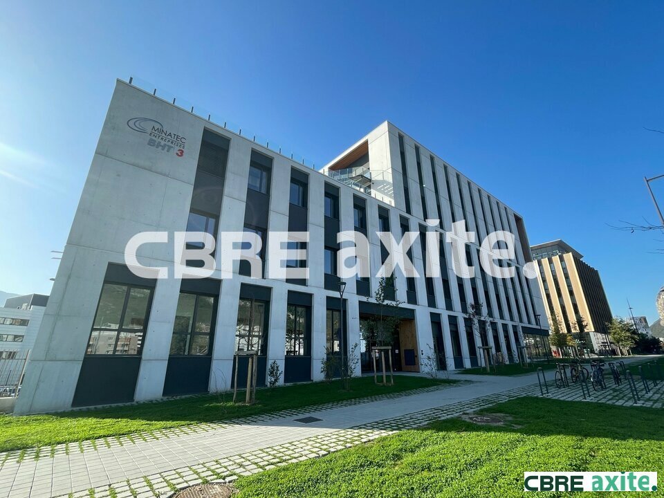 Local commercial 900 m² · à Grenoble · 900 m² · 47 250 €/mois