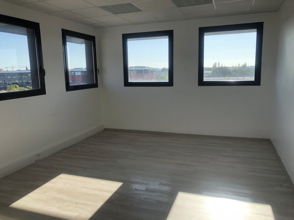 Local commercial 136 m² · à Nimes · 136 m² · 1 727 €/mois