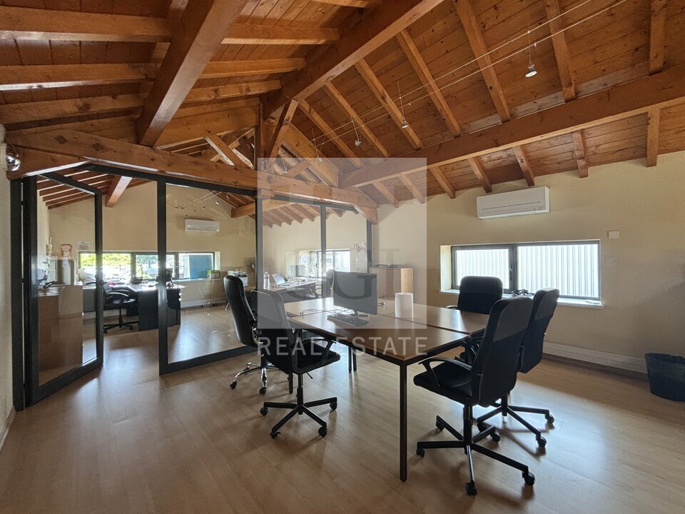 Local commercial 110 m² · à Rillieux-la-Pape · 110 m² · 1 387 €/mois