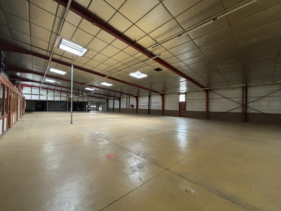 Local commercial 3200 m² · à Rillieux-la-Pape · 3 200 m² · 20 833 €/mois